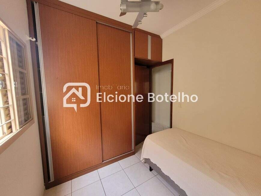 Casa à venda no SEGISMUNDO PEREIRA: 