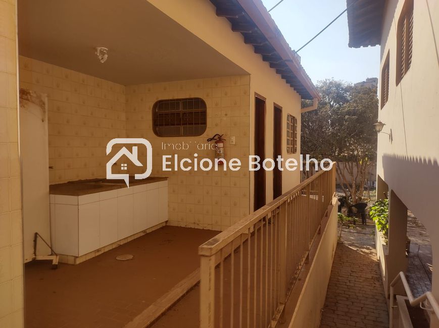 CASA COMERCIAL para aluguel no Centro: 