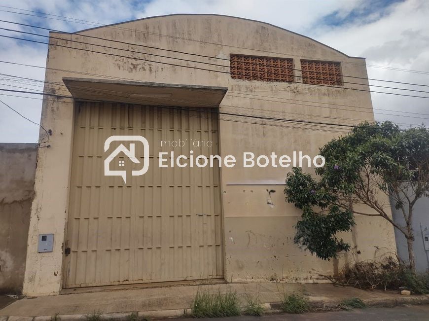 BARRACÃO para aluguel no CUSTODIO PEREIRA: 