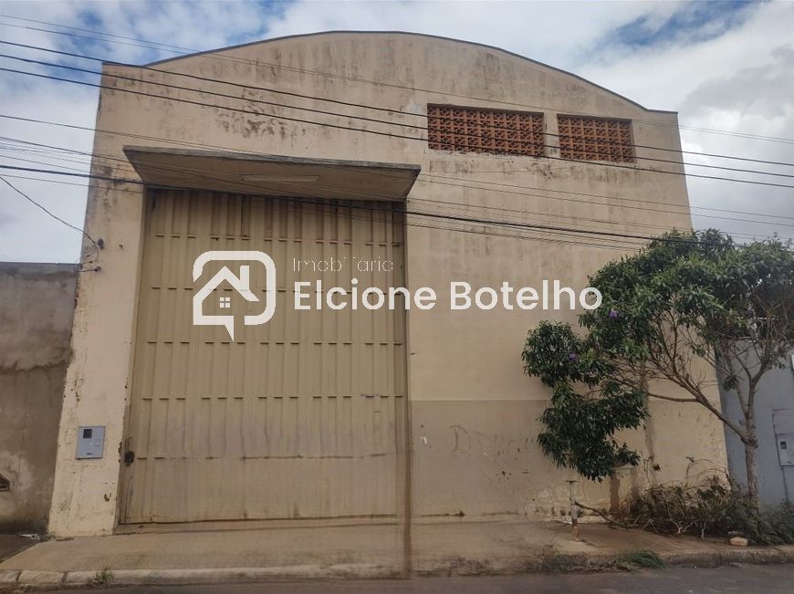 BARRACÃO para aluguel no CUSTODIO PEREIRA: 