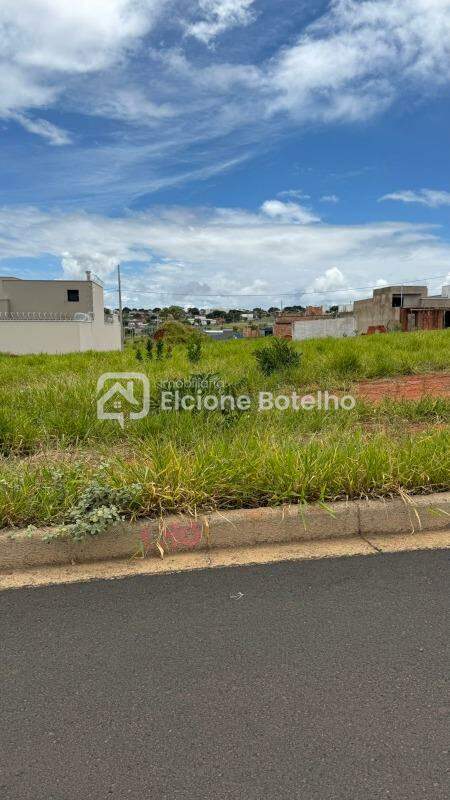Terreno à venda no ACLIMACAO: 