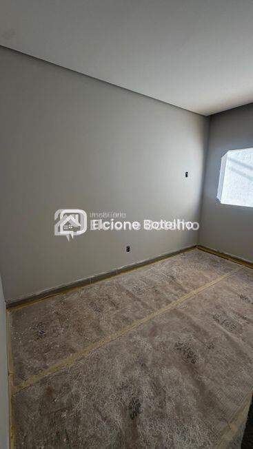 Casa à venda no NOVO MUNDO: 