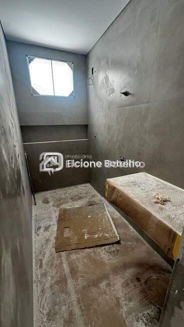 Casa à venda no NOVO MUNDO: 