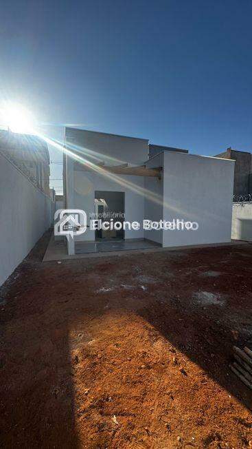 Casa à venda no NOVO MUNDO: 
