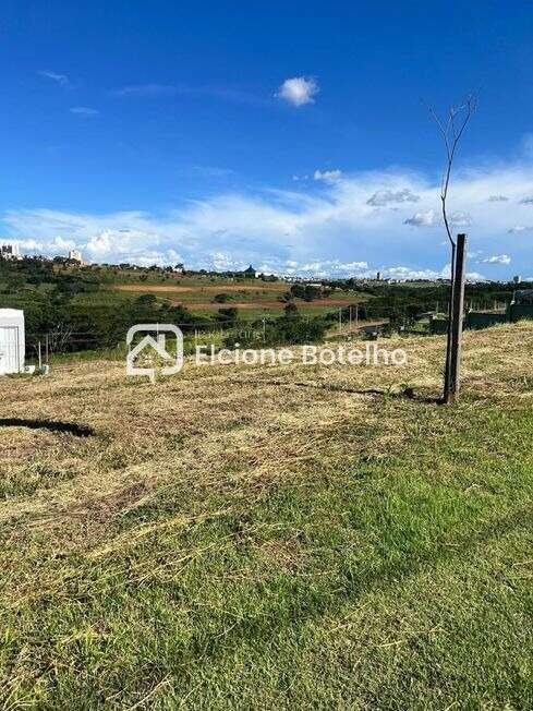 Terreno à venda no GRANJA MARILEUSA: 