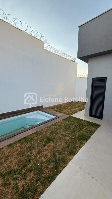 Casa à venda no NOVO MUNDO: 