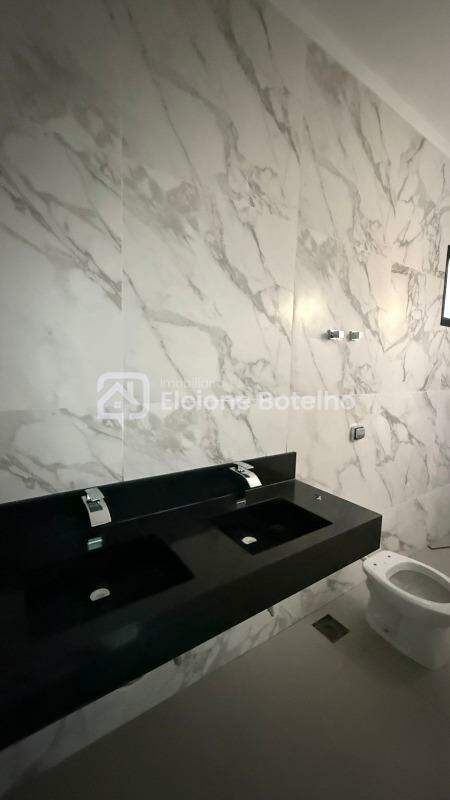 Casa à venda no NOVO MUNDO: 