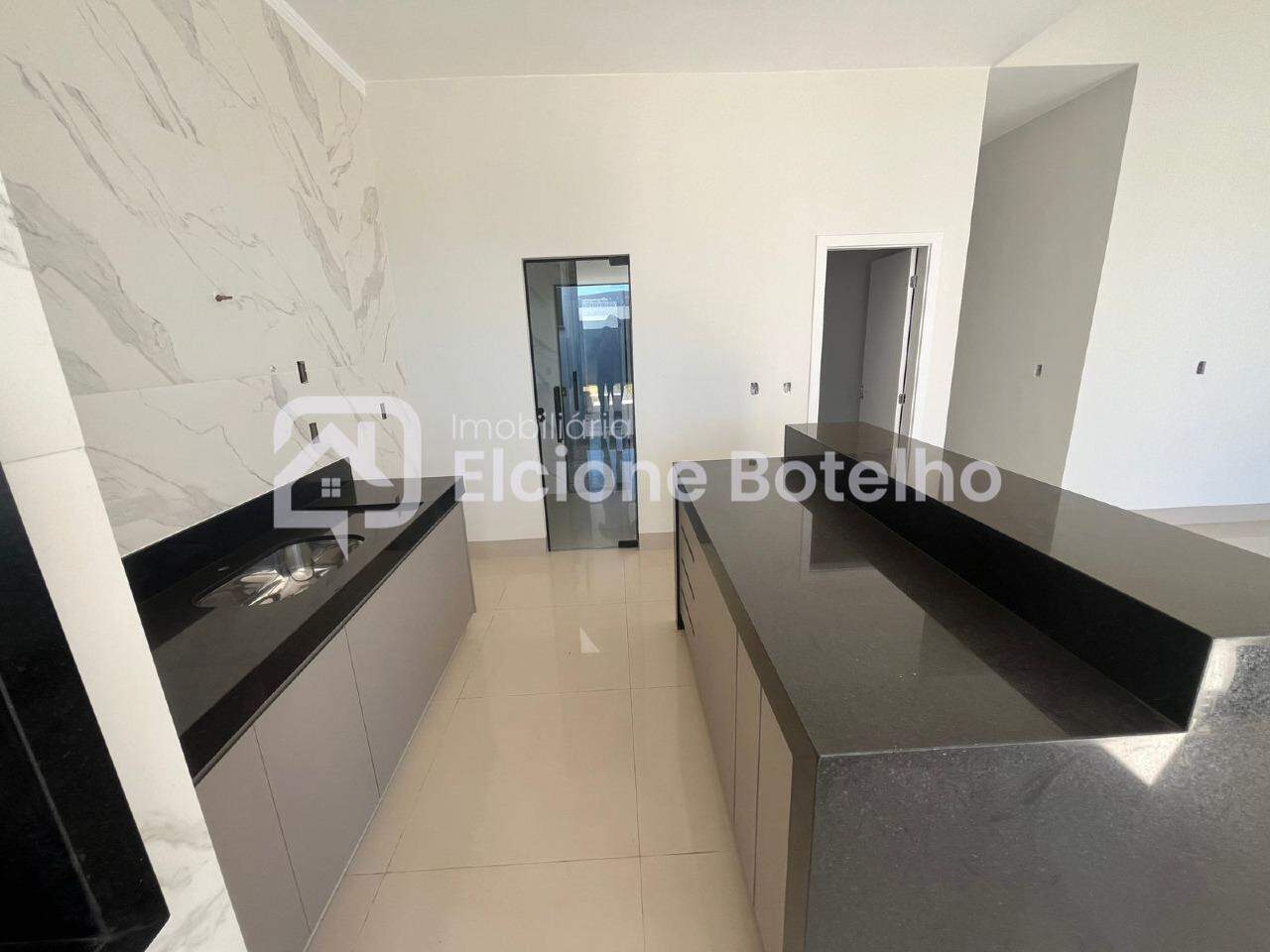 Casa à venda no NOVO MUNDO: 