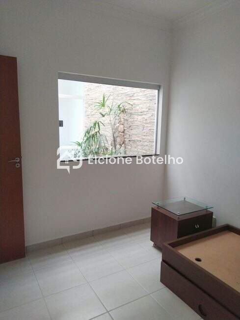 Casa à venda no OSVALDO REZENDE: 