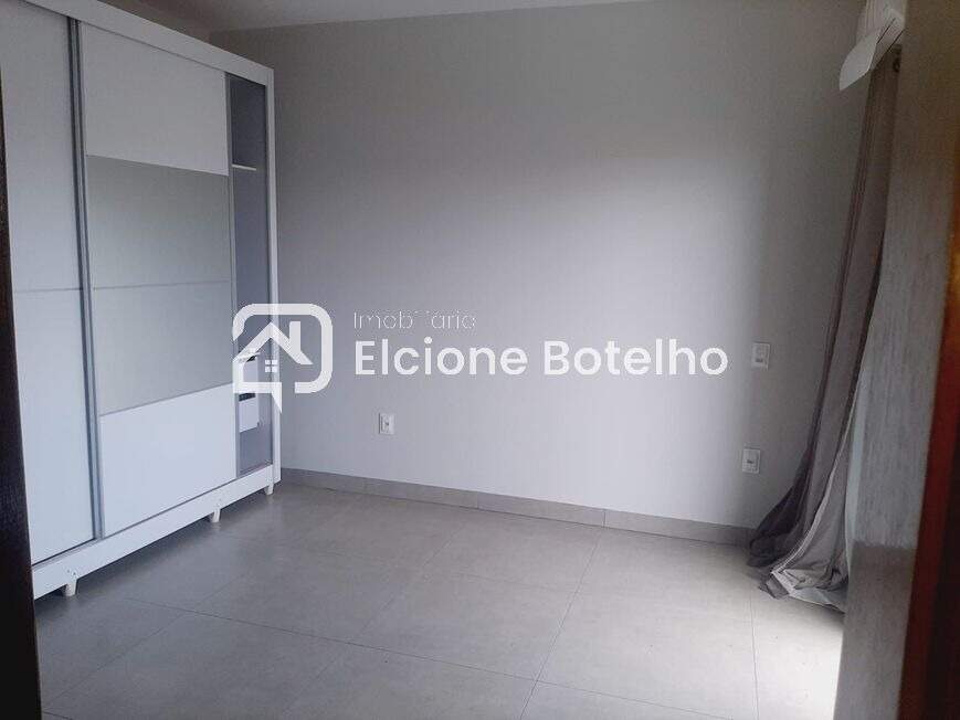 Casa à venda no NOVO MUNDO: 