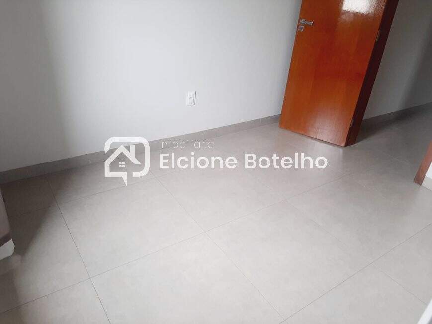 Casa à venda no NOVO MUNDO: 