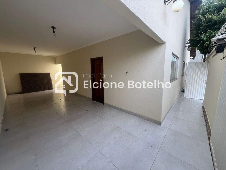 Casa à venda no SEGISMUNDO PEREIRA: 