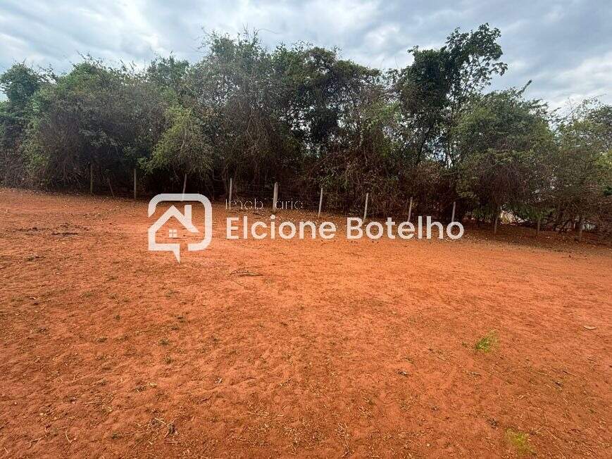 Terreno à venda no SETOR CHÁCARAS: 