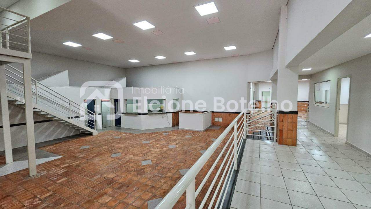 Prédio Comercial para aluguel no Centro: 