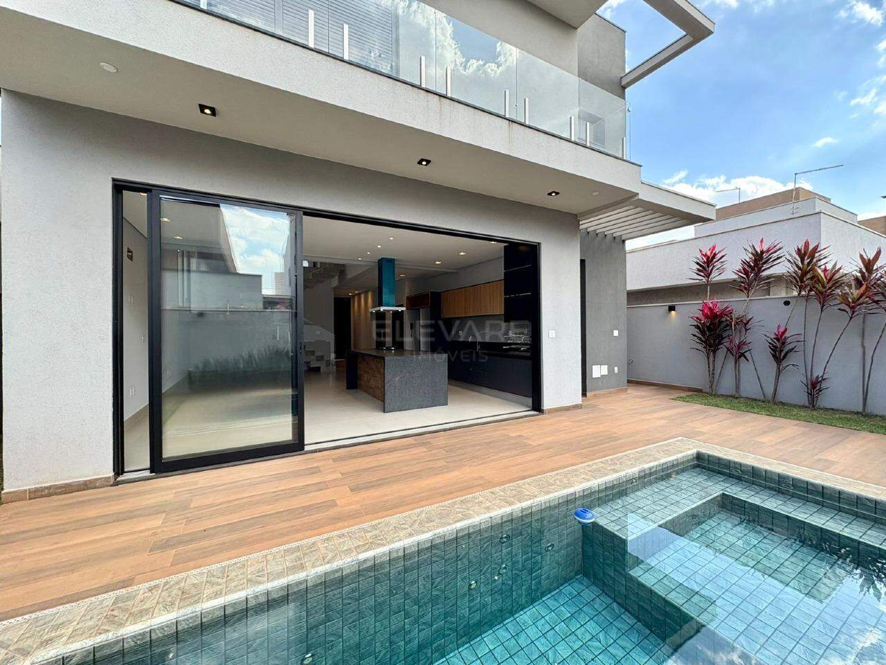Casa em Condomínio à venda no Quinta da Primavera: 