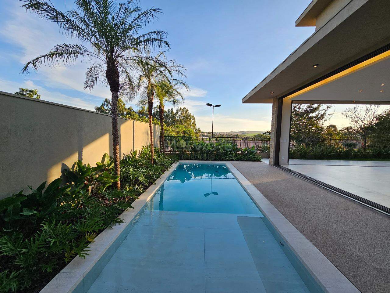 Casa em Condomínio à venda no Reserva Santa Luisa: 