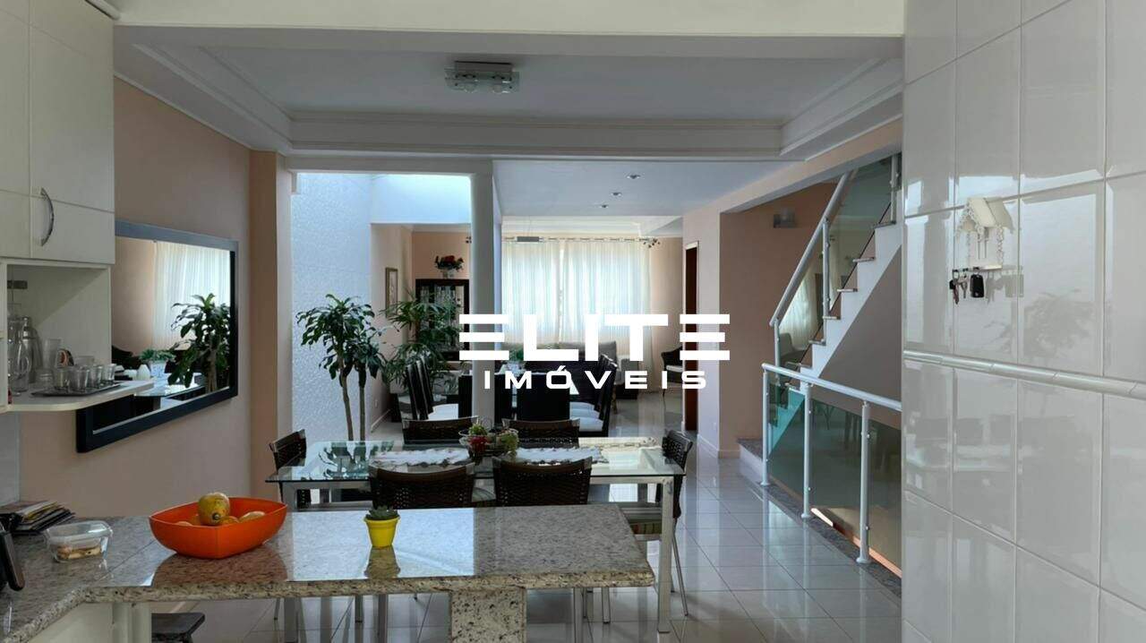 Sobrado à venda no Jardim Paraíso: 