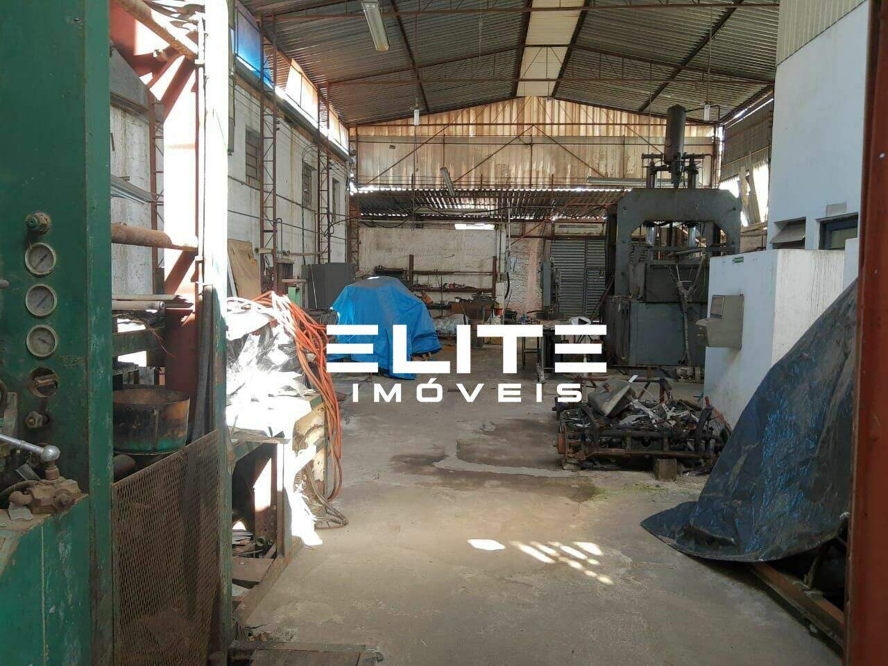 Galpão à venda no Vila Humaitá: 