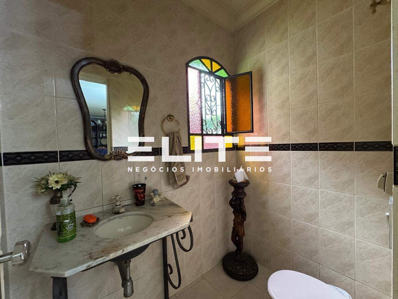 Casa à venda no Bairro Jardim: Lavabo