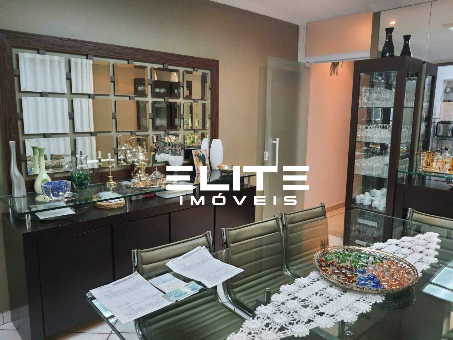 Sobrado à venda no Parque Jaçatuba: 