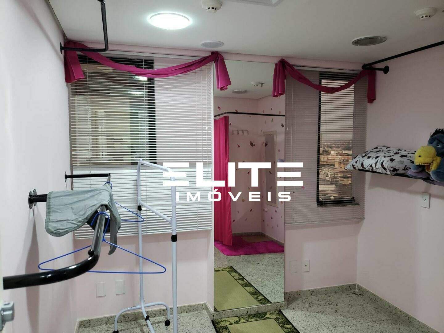 Sala à venda no Paraíso: 