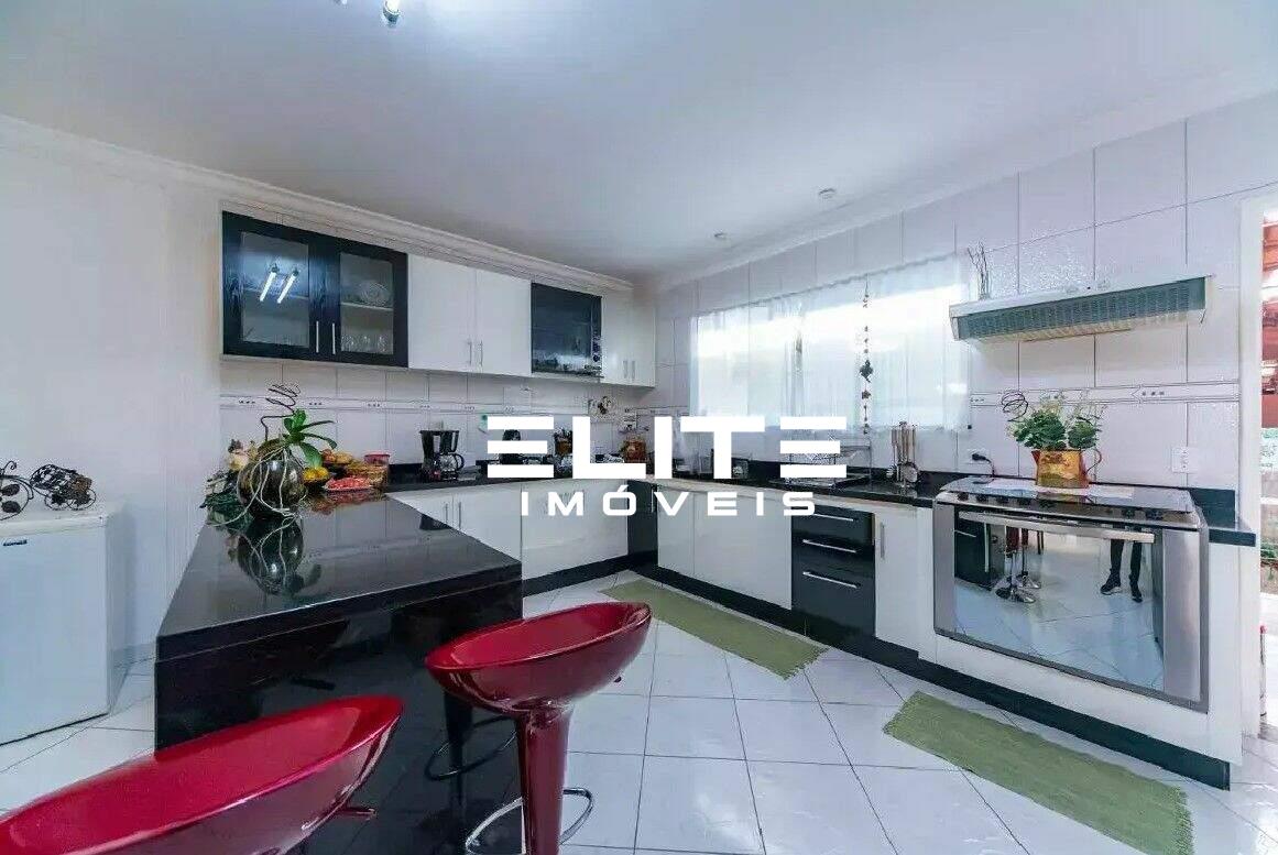 Sobrado à venda no Vila Eldízia: 