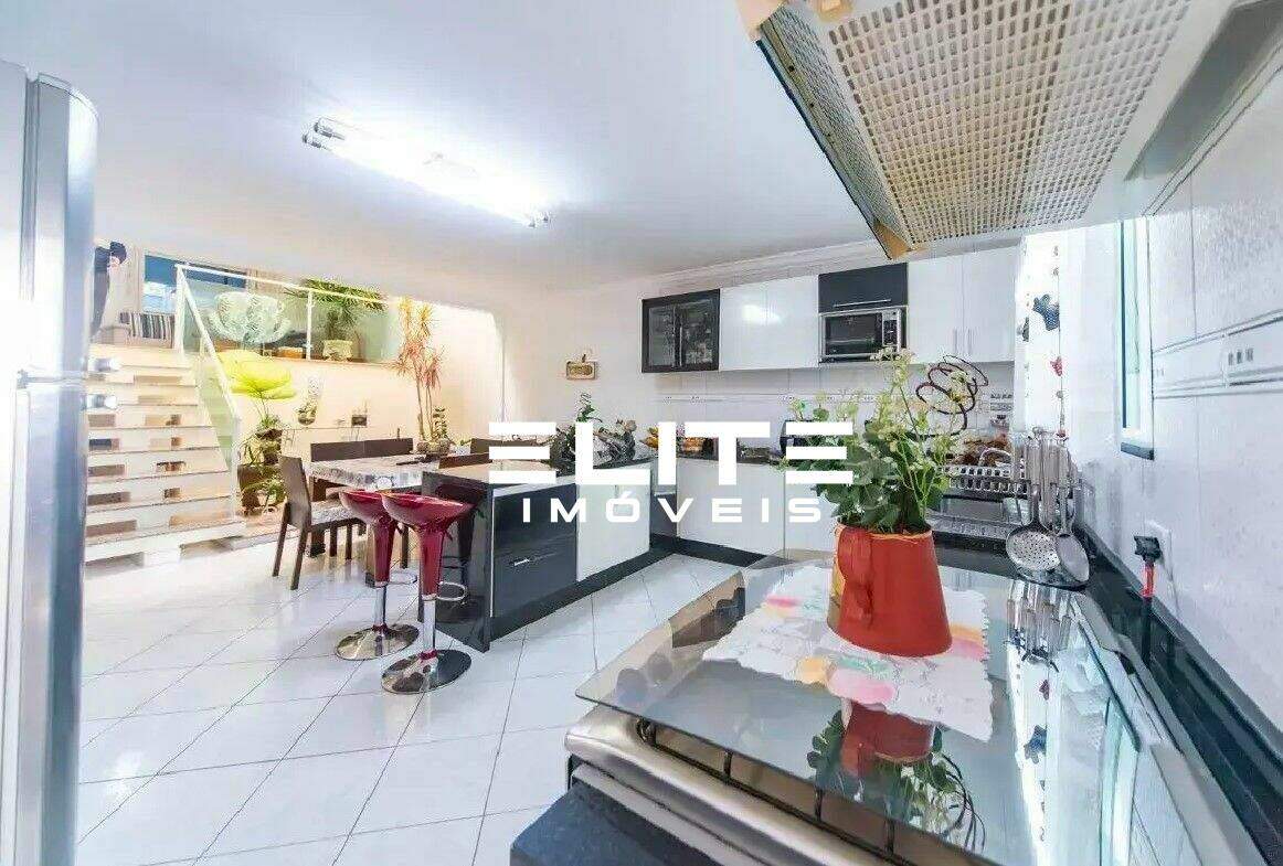 Sobrado à venda no Vila Eldízia: 