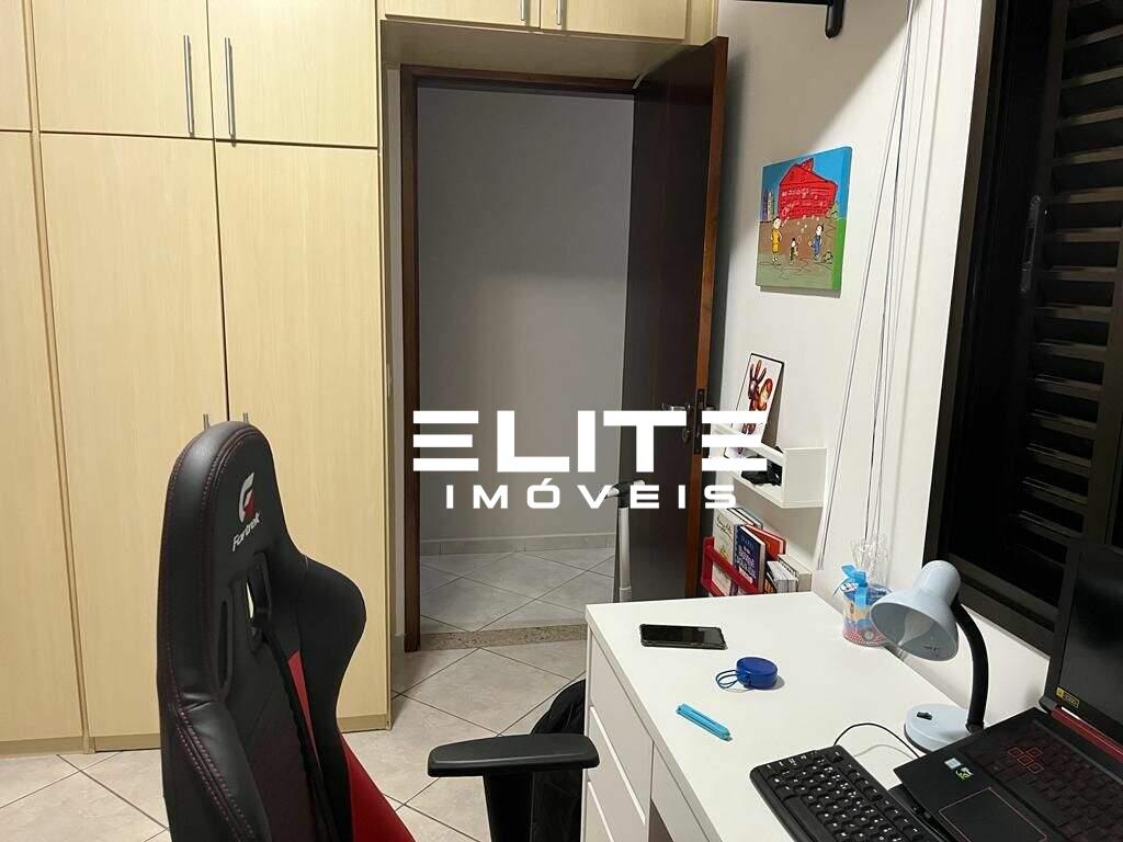 Sobrado à venda no Parque Oratório: 