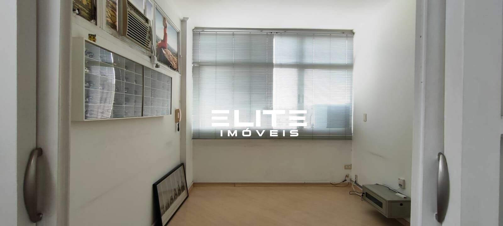 Sala à venda no Centro: 