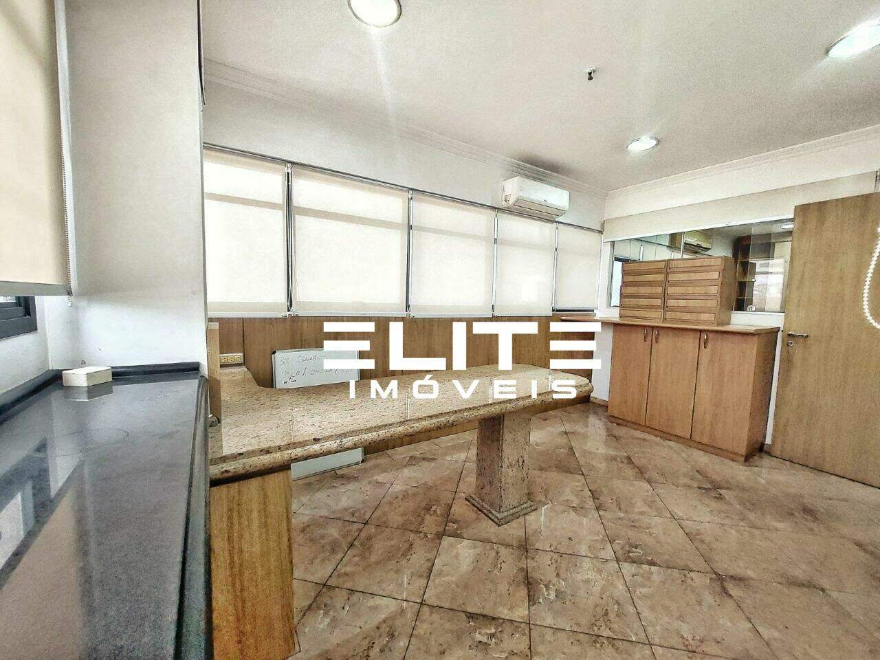 Sala à venda no Centro: 