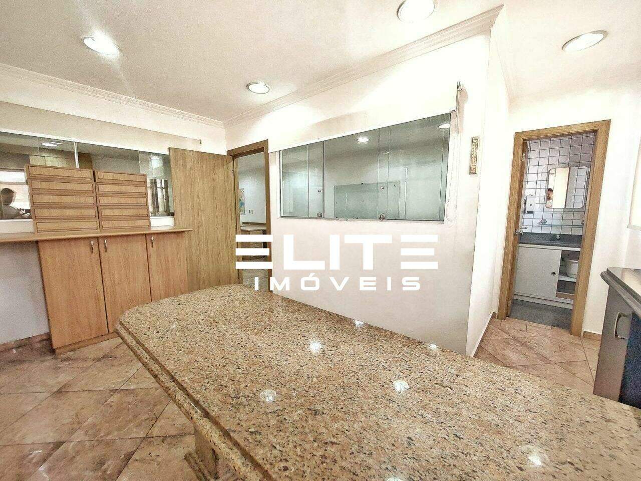 Sala à venda no Centro: 