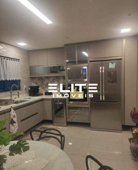 Sobrado à venda no Vila Scarpelli: 