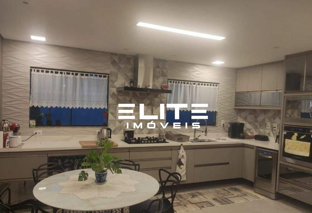 Sobrado à venda no Vila Scarpelli: 