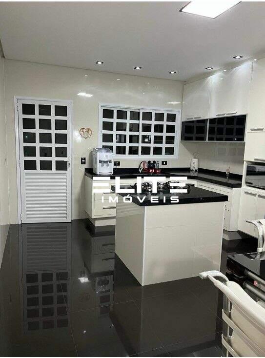 Sobrado à venda no Jardim Bom Pastor: 