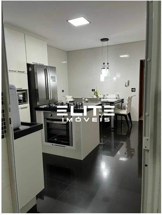 Sobrado à venda no Jardim Bom Pastor: 