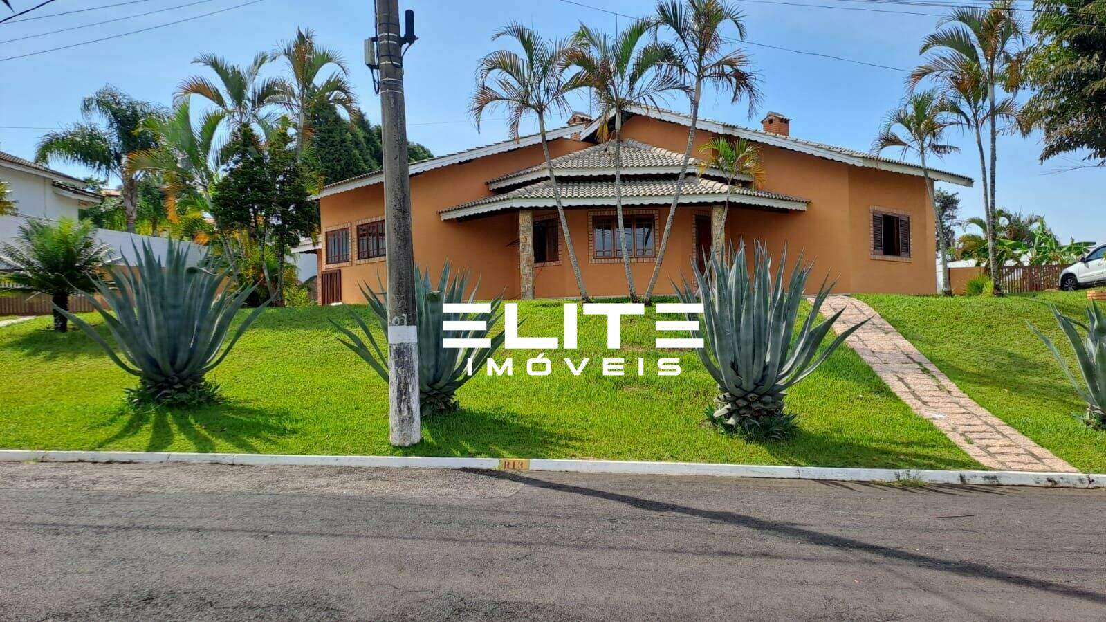 Casa à venda no Parque Village Castelo: 