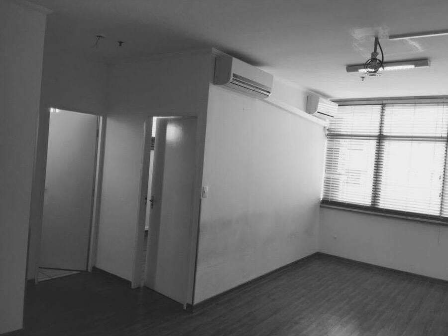 Sala à venda no Centro: 