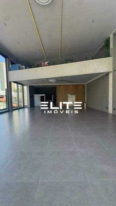 Prédio para aluguel no Centro: 