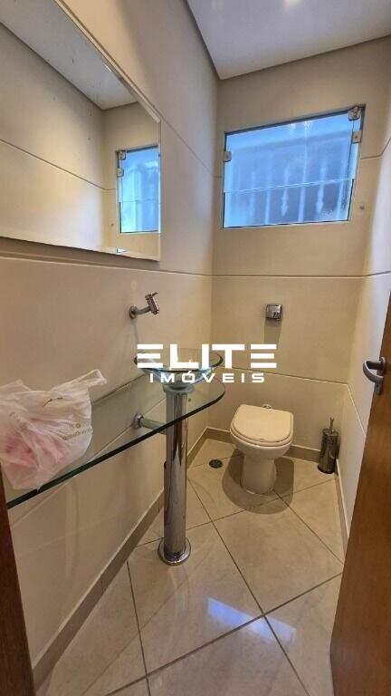 Sobrado para aluguel no Bairro Jardim: 