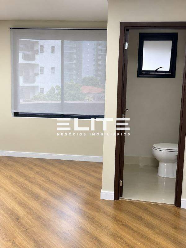 Sala para aluguel no Centro: 