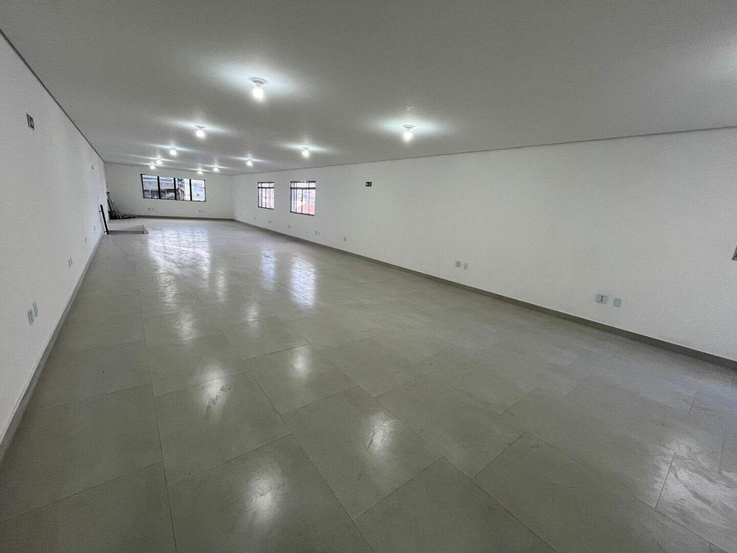 Salão para aluguel no Cerâmica: 