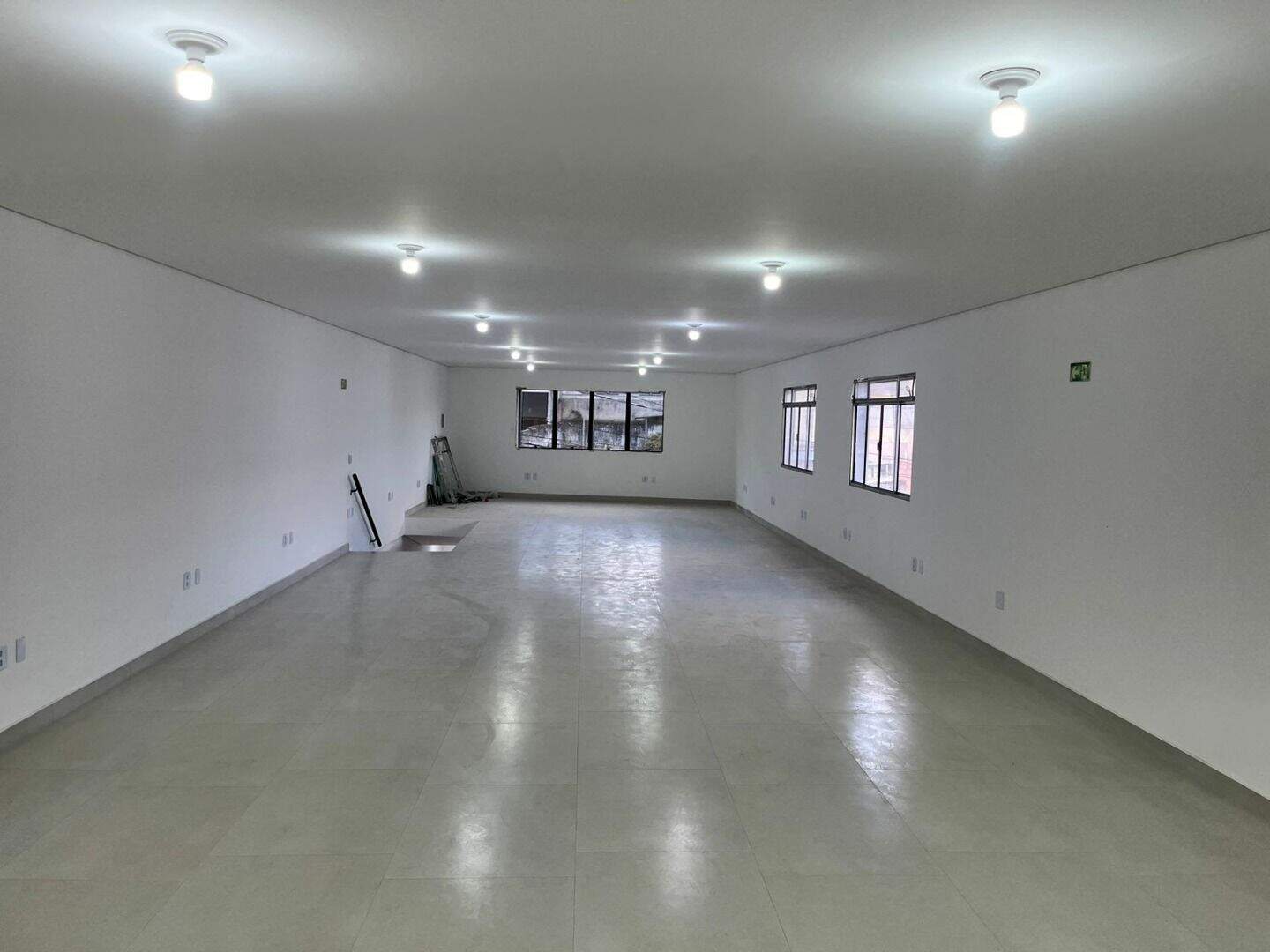 Salão para aluguel no Cerâmica: 