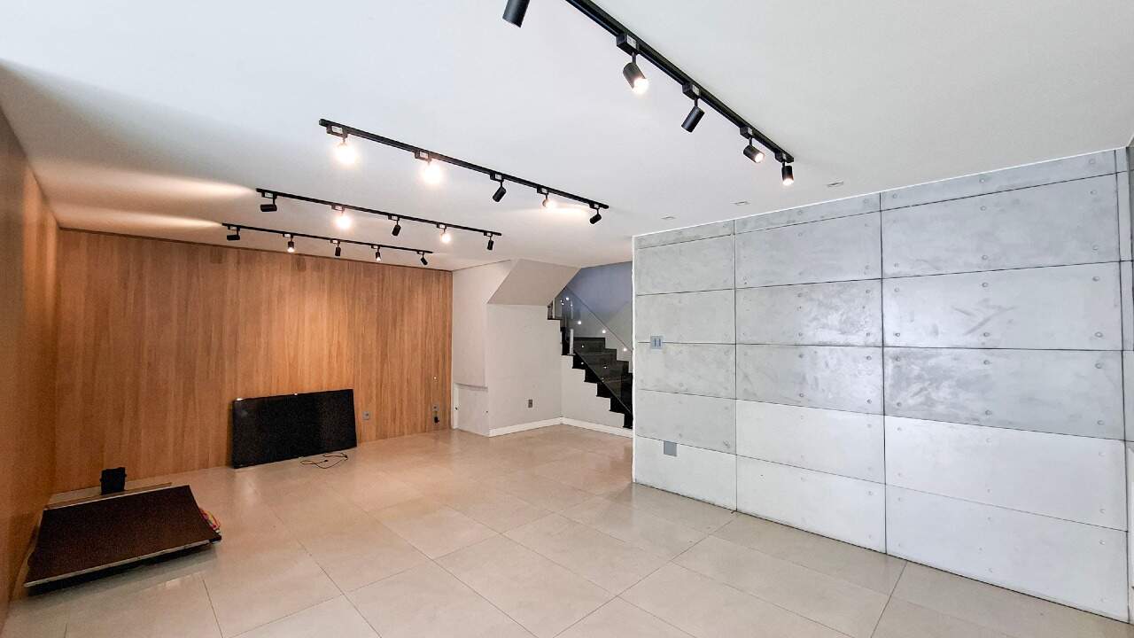 Sobrado à venda no Bairro Jardim: 