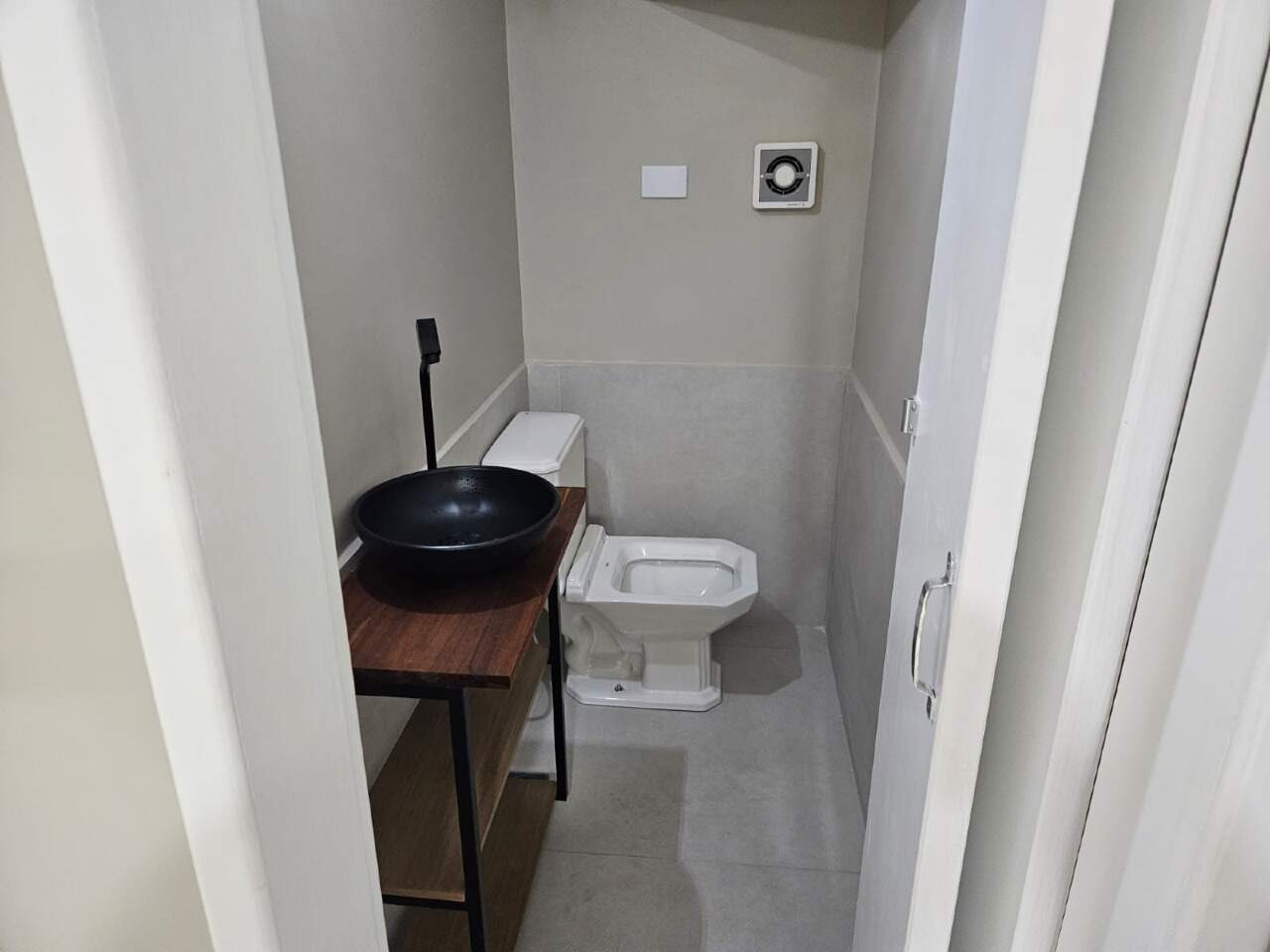 Sobrado à venda no Vila São Pedro: Lavabo