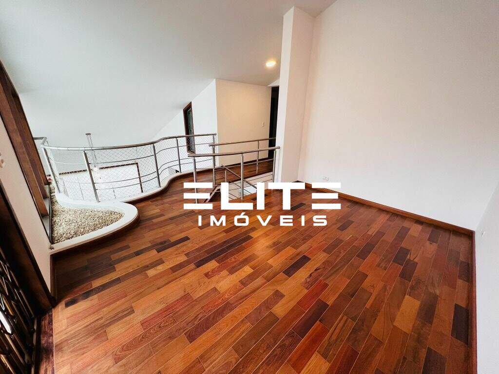 Sobrado à venda no Vila Scarpelli: 