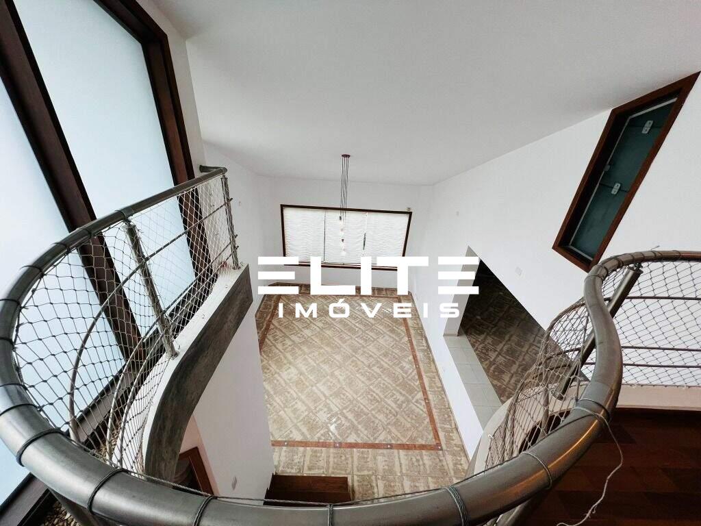 Sobrado à venda no Vila Scarpelli: 