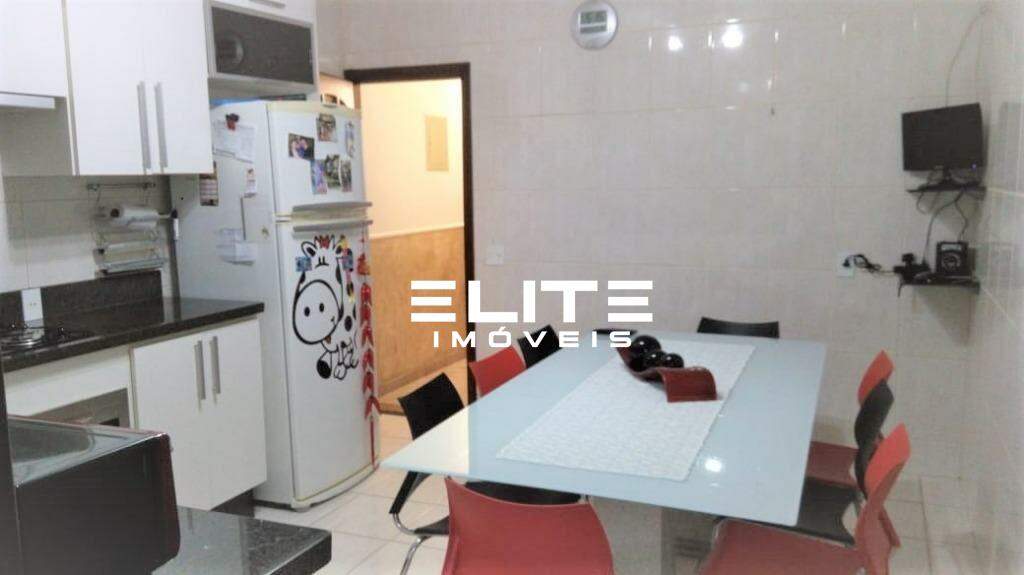 Sobrado à venda no Vila Eldízia: Ótima cozinha