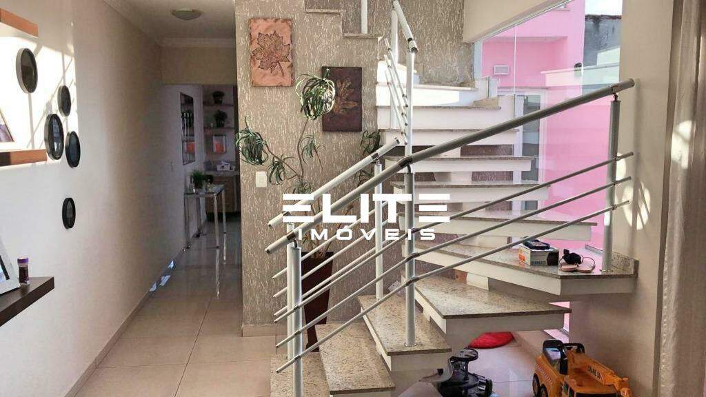 Sobrado à venda no Parque Jaçatuba: 