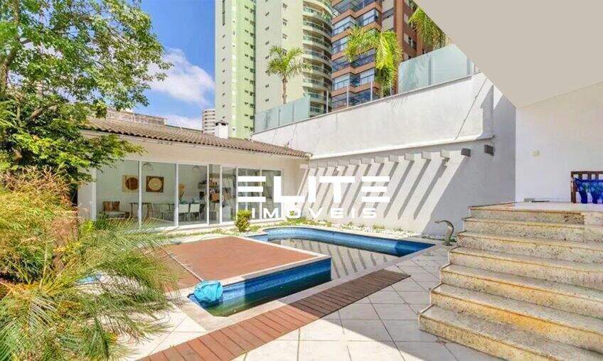 Sobrado à venda no Bairro Jardim: 