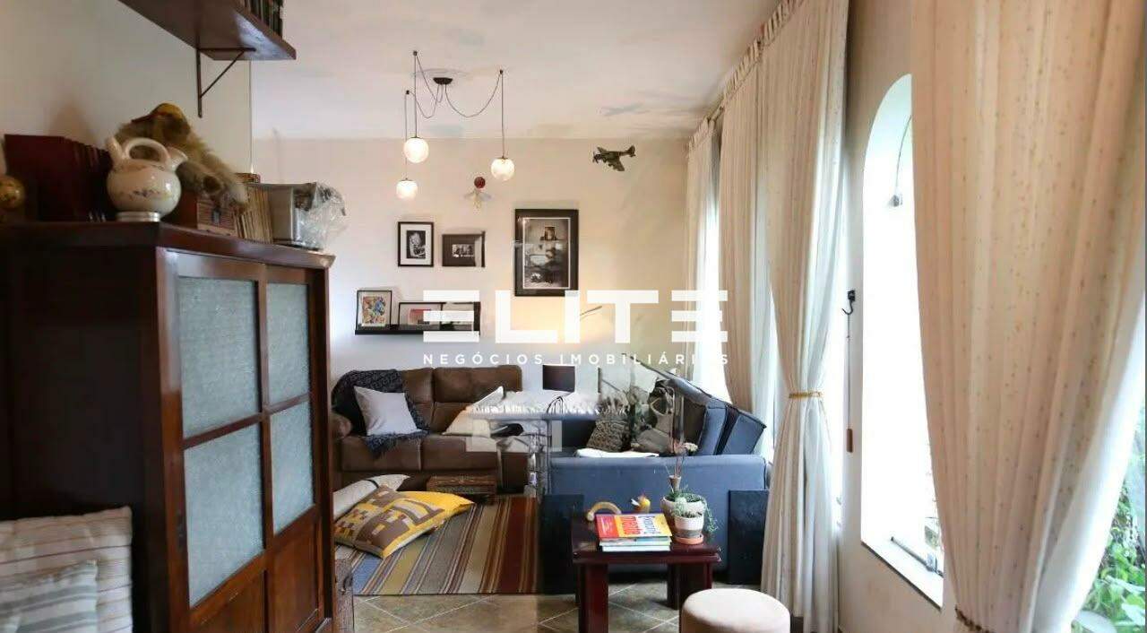 Casa Assobradada à venda no Santa Maria: 